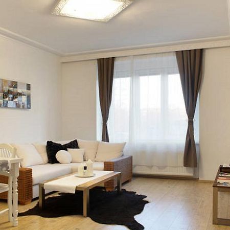 Apartment Argentinska 8 Prague Luaran gambar