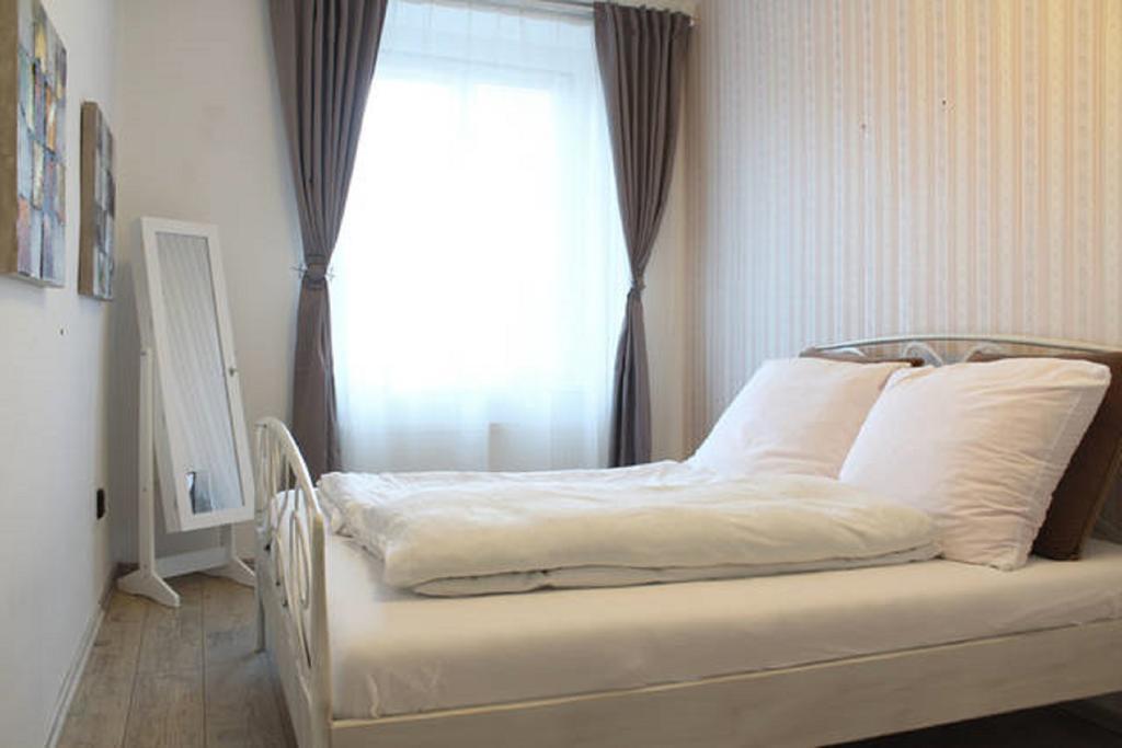 Apartment Argentinska 8 Prague Luaran gambar