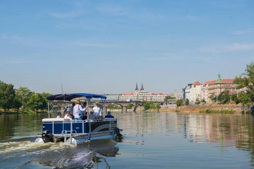 Apartment Argentinska 8 Prague Luaran gambar